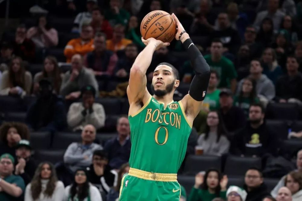  塔图姆末节爆发，凯尔特人加时险胜雄鹿